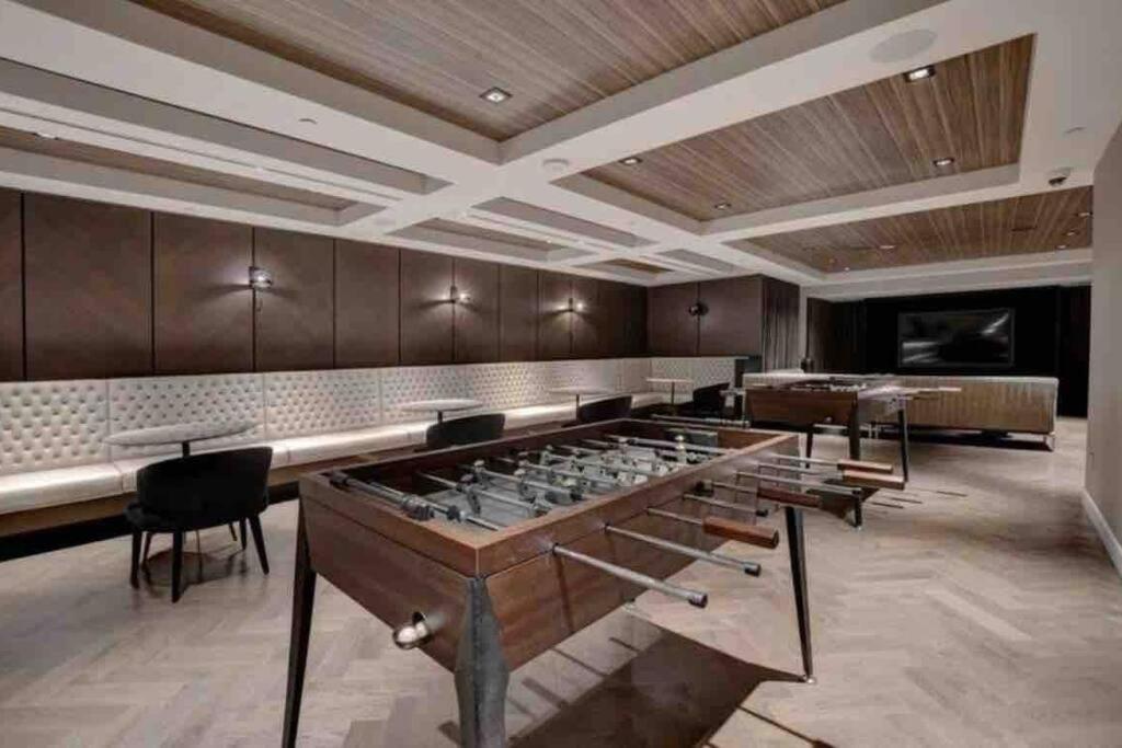 Mind Blowing City View - 2 Beds - Pool & Spa - Downtown Montréal Esterno foto
